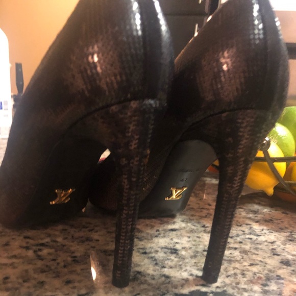 100% authentic Louis Vuitton Radiant Pump Heel - Picture 9 of 10